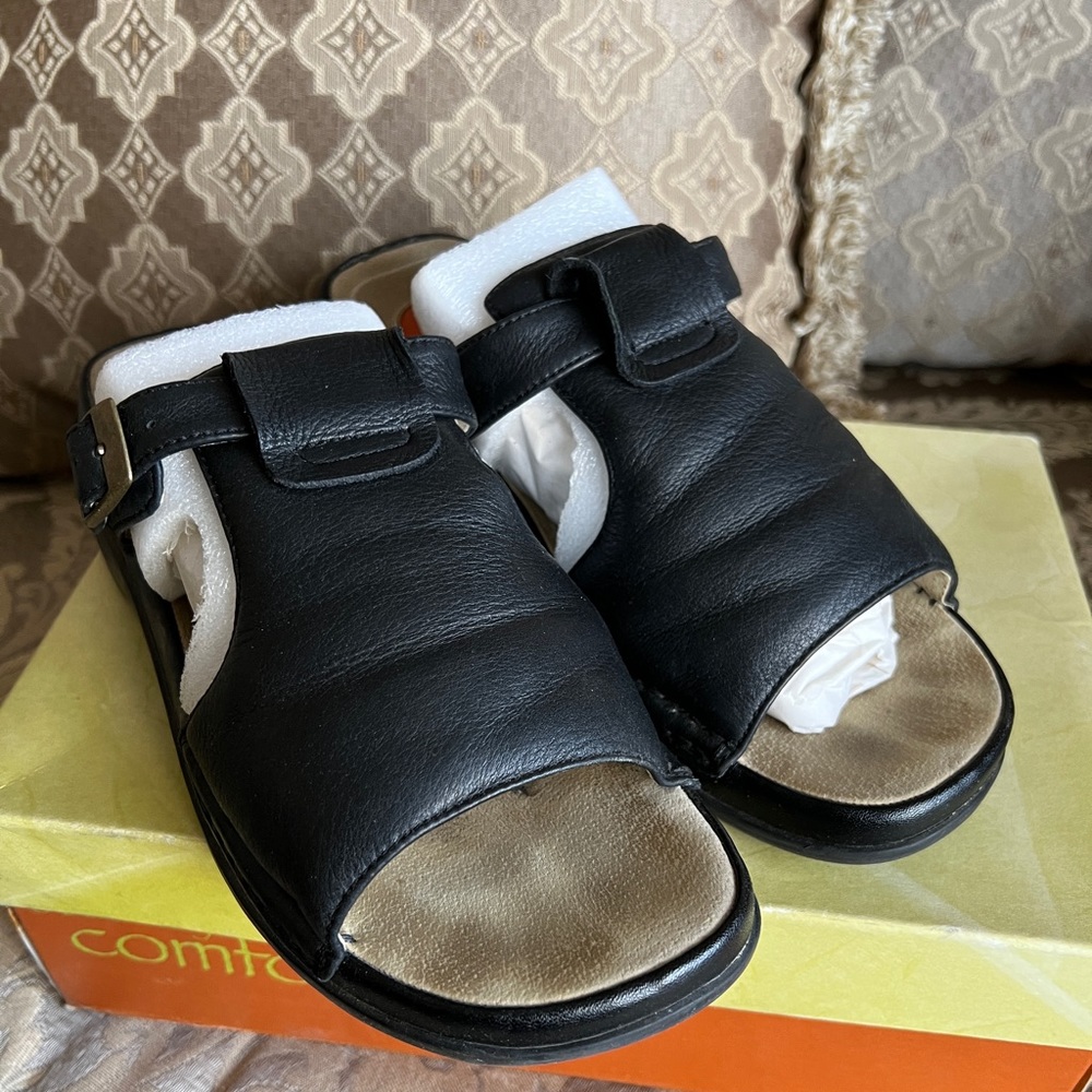 Strictly comfort black sandals in size 10.